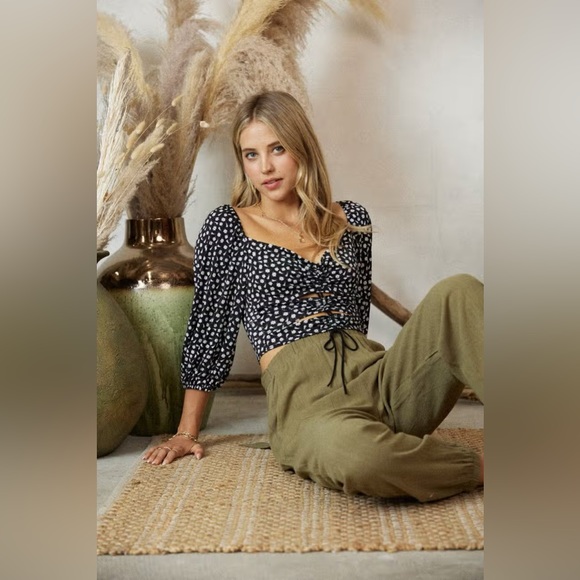 ENDLESS BLU FLORAL PRINT CUTOUT CROPPED BLOUSE ❤️NEW COLLECTION❤️ - Picture 2 of 4